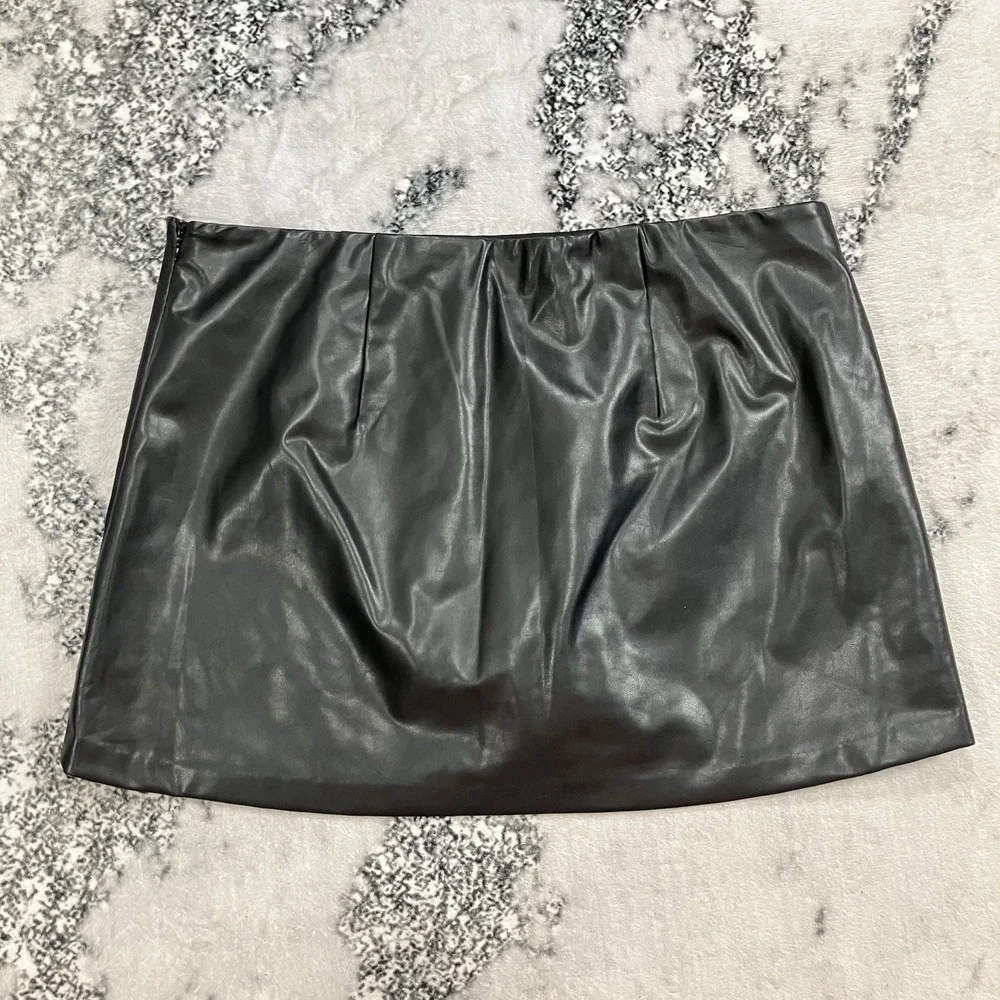 Abercrombie & Fitch Faux‎ Leather Skort Womens Size XL Black Mini Skirt Shorts
